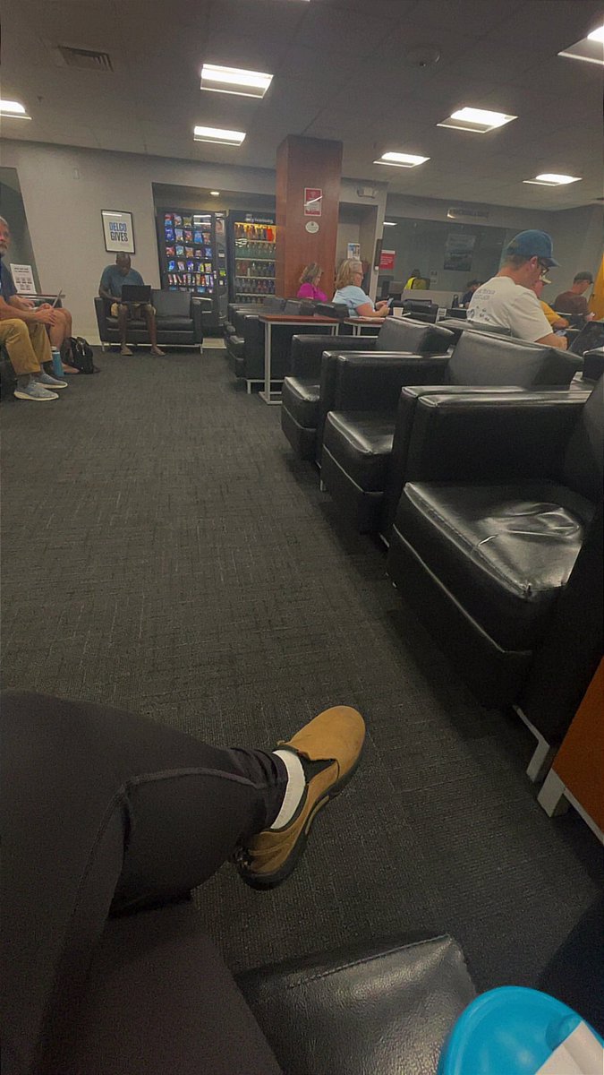 Miss_Rivers's tweet image. Good morning legends ! Rise and shine! I’m here doing big girl things and waiting for my car inspection 💅🏽 don’t forget to check the validity of your inspection sticker and avoid tickets 😆