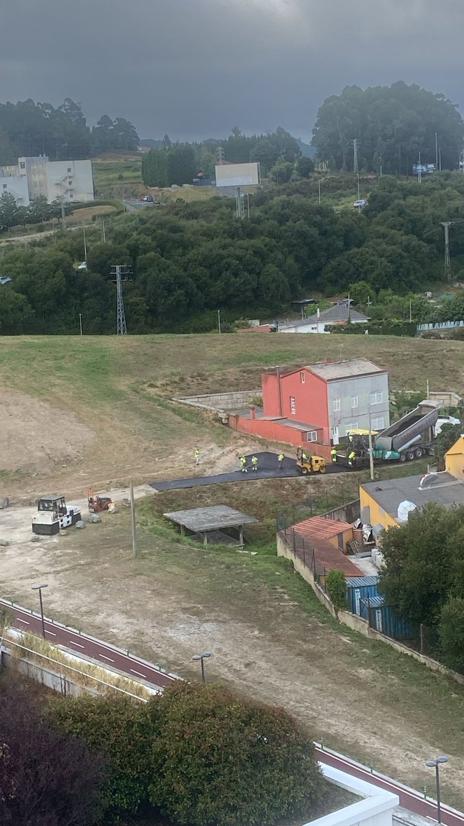 Sector 7 Recinto Ferial (@sector7_coruna) on Twitter photo 🚨 Solucionado el problema del giro de vehículos en una calle sin salida, de paso, asfaltado íntegro. 
👉🏼 Siguente paso, licitación del área de esparcimiento, propuesta 4320, ¿no, <a href="/ConcelloCoruna/">Concello da Coruña</a>? Q ya nos tarda.
#coruña #someso #recintoferial 🚨 Solucionado el problema del giro de vehículos en una calle sin salida, de paso, asfaltado íntegro. 
👉🏼 Siguente paso, licitación del área de esparcimiento, propuesta 4320, ¿no, <a href="/ConcelloCoruna/">Concello da Coruña</a>? Q ya nos tarda.
#coruña #someso #recintoferial