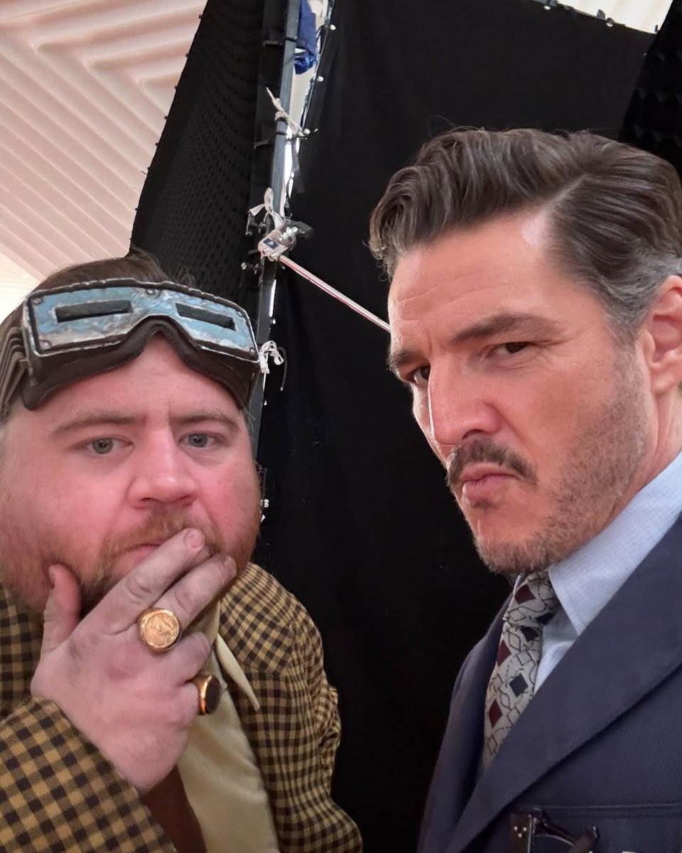 papapascal__'s tweet image. what the hell