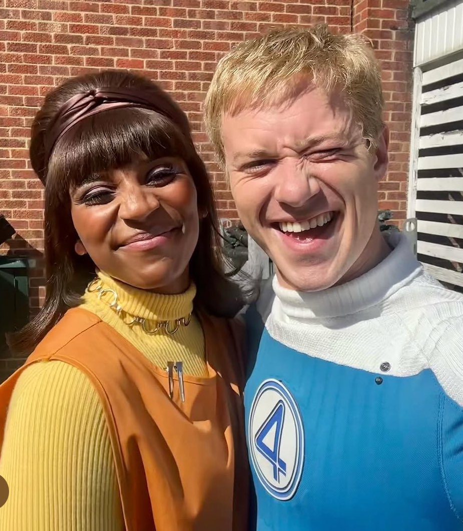 joseph quinn thinker 💭 tweet media