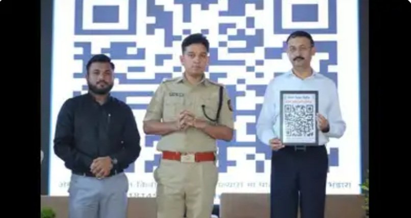 Naresh Vashistha | नरेश वशिष्ठ (@imnareshv) on Twitter photo अब QR कोड से पकड़े जाएंगे ड्रग्स तस्कर, महाराष्ट्र के भंडारा जिले की पुलिस की अनोखी पहल!
ये अनोखी पहल की है <a href="/BhandaraPolice/">भंडारा पोलीस - Bhandara Police</a> के #SP <a href="/noorulhasanips/">Noorul Hasan, IPS</a> ने, उन्होंने जिले की 17 पुलिस थानों की प्रमुख 50 जगहों पर ये QR कोड लगवाये है और कोई भी बिना अपनी पहचान बताये पुलिस को इन QR कोड के अब QR कोड से पकड़े जाएंगे ड्रग्स तस्कर, महाराष्ट्र के भंडारा जिले की पुलिस की अनोखी पहल!
ये अनोखी पहल की है <a href="/BhandaraPolice/">भंडारा पोलीस - Bhandara Police</a> के #SP <a href="/noorulhasanips/">Noorul Hasan, IPS</a> ने, उन्होंने जिले की 17 पुलिस थानों की प्रमुख 50 जगहों पर ये QR कोड लगवाये है और कोई भी बिना अपनी पहचान बताये पुलिस को इन QR कोड के