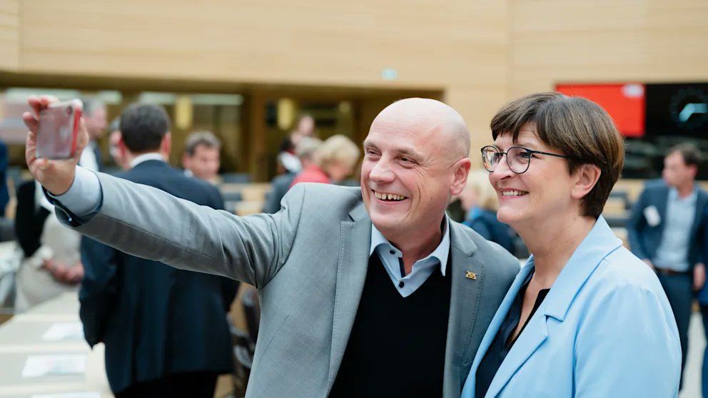ScepticCheetah's tweet image. "Schau mal, wie schön ich das Hakenkreuz gemalt habe."
Daniel Born, SPD, Landtagsvizepräsident