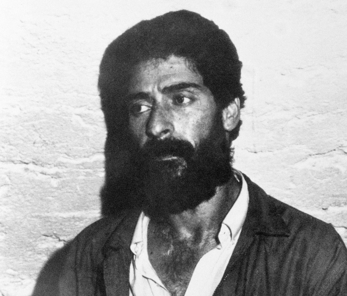 Versolibros's tweet image. Georges Abdallah, el preso político más antiguo de Europa, más de 40 años, por fin es libre. 
¡Viva Palestina y el Líbano libres!