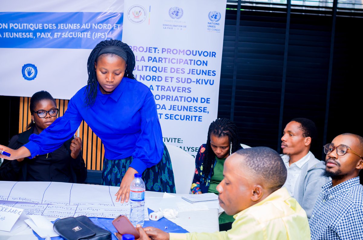 Au Sud-Kivu, Search For Common Ground a formé 30 jeunes de la coalition #JPS sur l’analyse des dynamiques de conflit pour renforcer leur participation politique. Un pas de plus vers une jeunesse actrice du changement ! #JeunesseEngagée #PaixEtSécurité #RDC