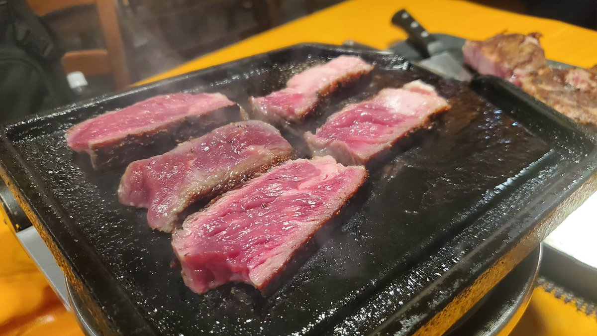 when_ai's tweet image. 肉肉しい肉