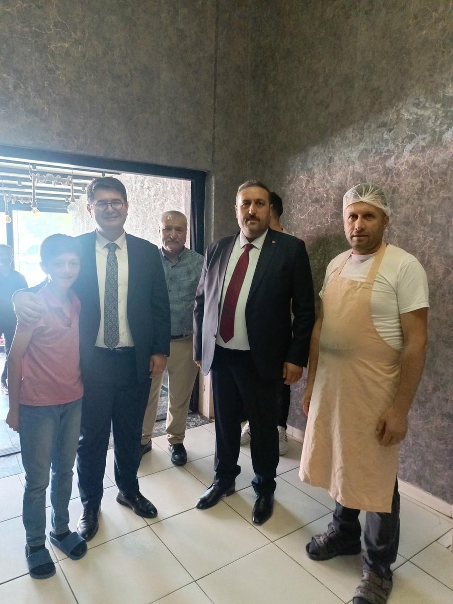 İlçemizde kamu hizmetlerinin etkinliğini artırmak, vatandaşlarımızın talep ve beklentilerini yerinde dinlemek amacıyla Kaymakamımız Sayın Ömer Ahmet ÖZDEMİR ilçemizde faaliyet gösteren esnafları ziyaret etmiştir.