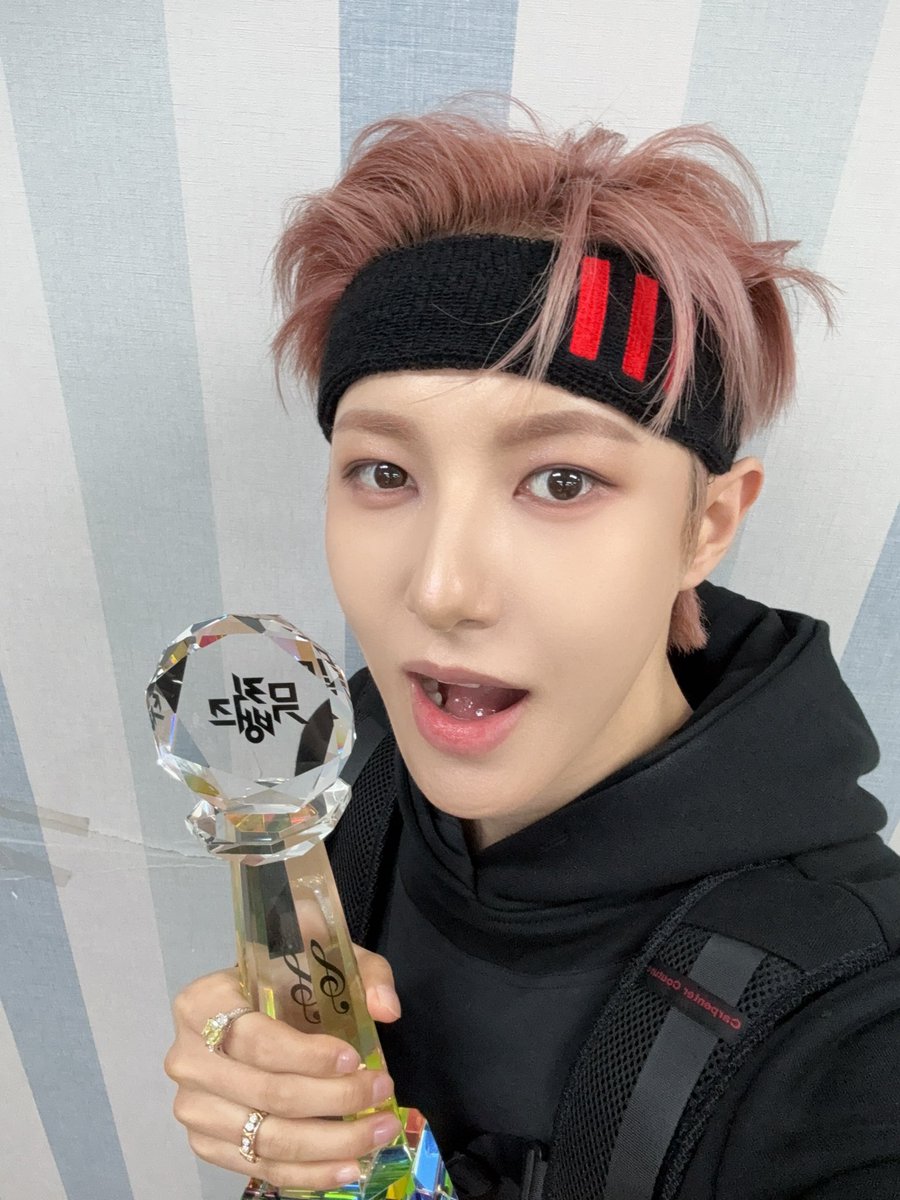 POPCORNBOBO323's tweet photo. #런쥔이왔당

🦊🤲🏻🎉🥰🥰🥰🥰🥰🥰🥰🥰 https://t.co/HNJxTEPKGF