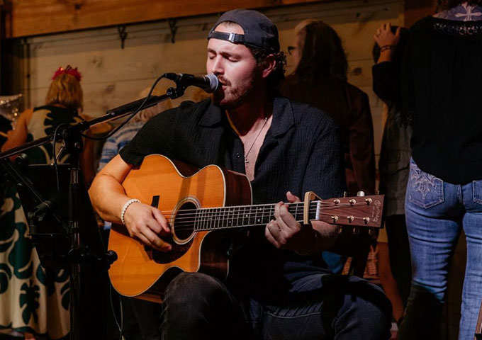 Jamsphere's tweet photo. Christian Walker has released “Must Be Dreamin’,” a sun-drenched anthem perfect for new beginnings! ☀️🎶 #ChristianWalker #MustBeDreamin #Pop #Country - https://t.co/FCwiVYx45x https://t.co/YN8klpfhur