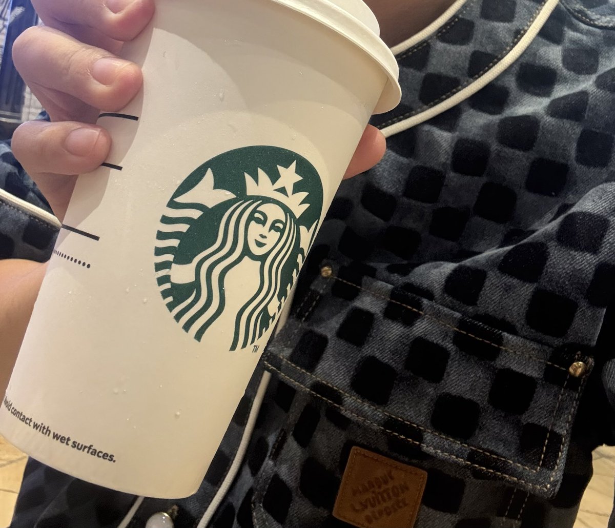 看来大家还是独爱BTC，我也是.但是我还是喜欢送大家狗币.蓝V优先，一人送100个狗币，送20个人，留下你的ID.
PS：有没有人跟我一样，对咖啡免疫，而且还是冰美式.