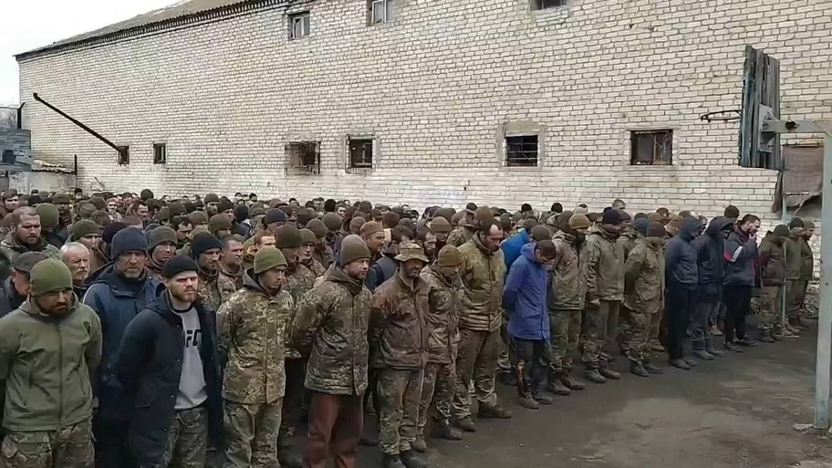 Eric_Lecomte_'s tweet image. Selon un député russe, un bataillon serait formé de soldats ukrainiens capturés
La #Russie procéderait à cette formation de manière coercitive, en menaçant de mort les soldats, puis en les envoyant au cœur de l'action sous la menace des armes des troupes de barrage.
#Ukraine