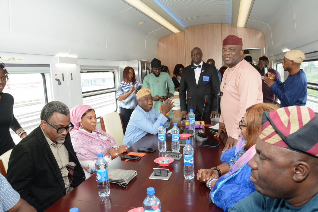 DrKayodeOpeifa's tweet image. Rotary District Governor Applauds @info_NRC Reforms, @DrKayodeOpeifa Pledges Partnership and Support for Rotary

The District Governor of Rotary International, District 9110, Rotarian Adedoyin Lanre, has lauded the transformation of the Nigerian Railway Corporation and train…