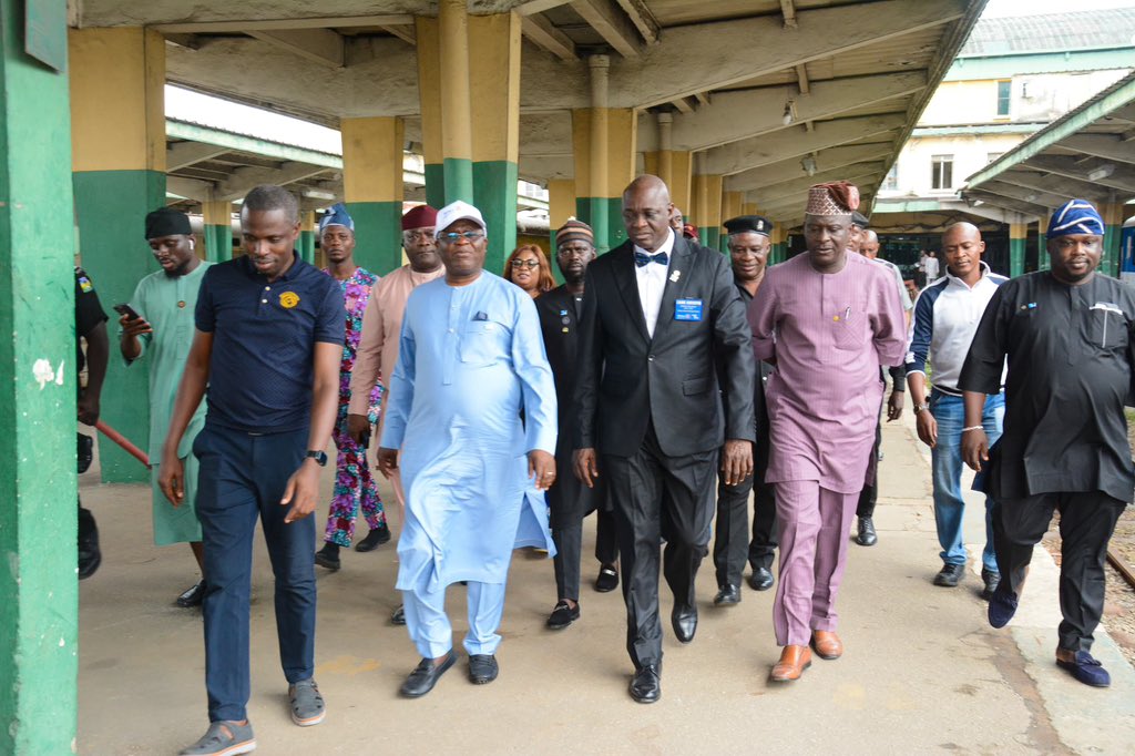 DrKayodeOpeifa's tweet image. Rotary District Governor Applauds @info_NRC Reforms, @DrKayodeOpeifa Pledges Partnership and Support for Rotary

The District Governor of Rotary International, District 9110, Rotarian Adedoyin Lanre, has lauded the transformation of the Nigerian Railway Corporation and train…