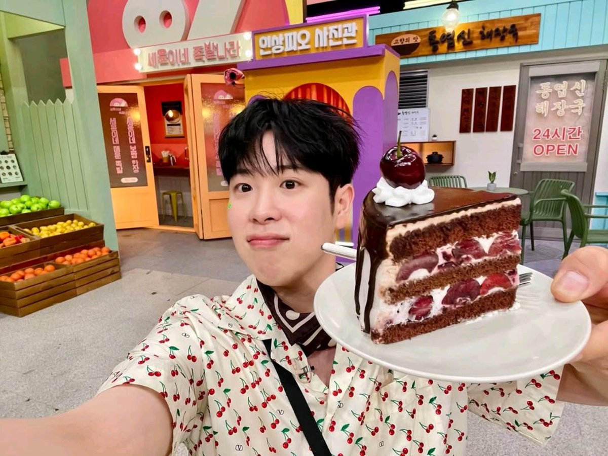 PYOO2O2's tweet image. 이거랑 같이 보면 더 귀엽긔 .. 신난 체리뽀이 🍒