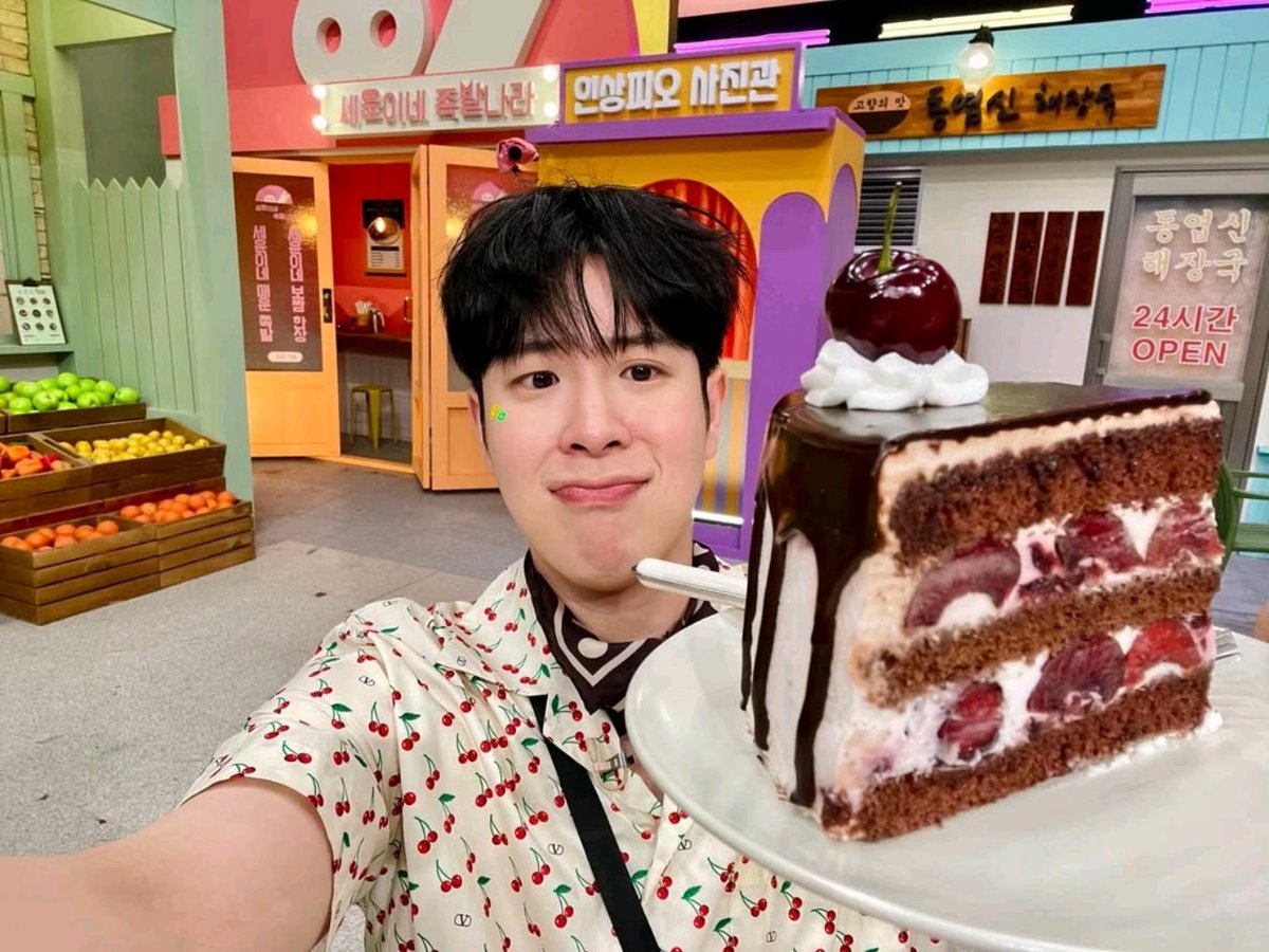 PYOO2O2's tweet image. 이거랑 같이 보면 더 귀엽긔 .. 신난 체리뽀이 🍒