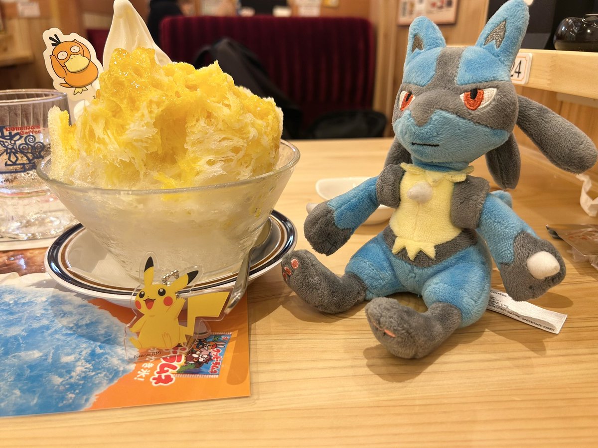 LucAaronsama's tweet image. コメダ珈琲でコダックのかき氷🍧
オリジナルチャームはピカチュウでした