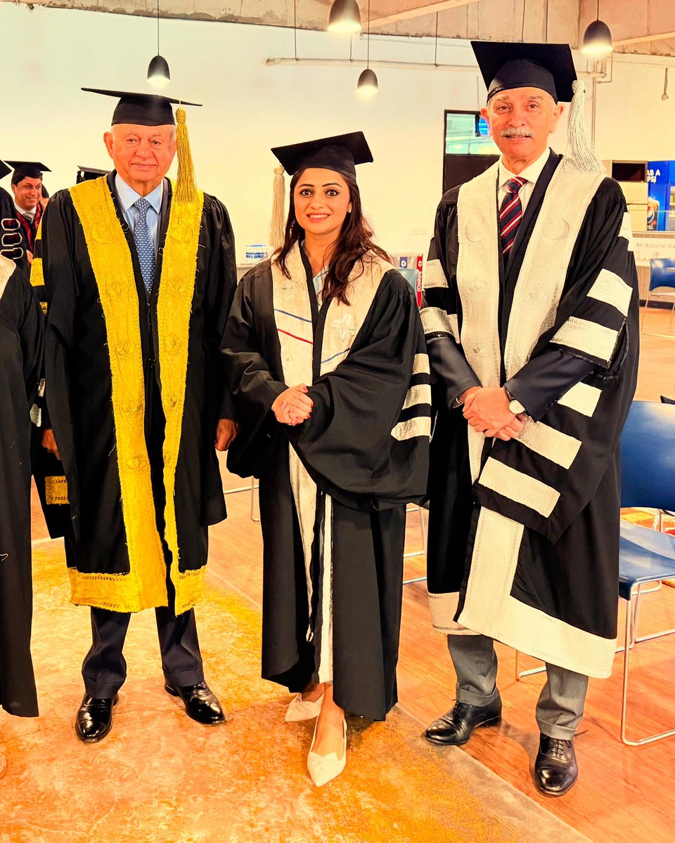 Fiza_Farhan's tweet photo. Life comes full circle! 🎓✨ From missing my graduation to wearing the LUMS gown as a Member of the Board of Trustees, that too amongst these amazing leaders of 🇵🇰, I'm filled with gratitude and humility. #LUMS #BoardOfTrustees #Gratitude 🧿✨ @LifeAtLUMS https://t.co/PLiKkjxuzg