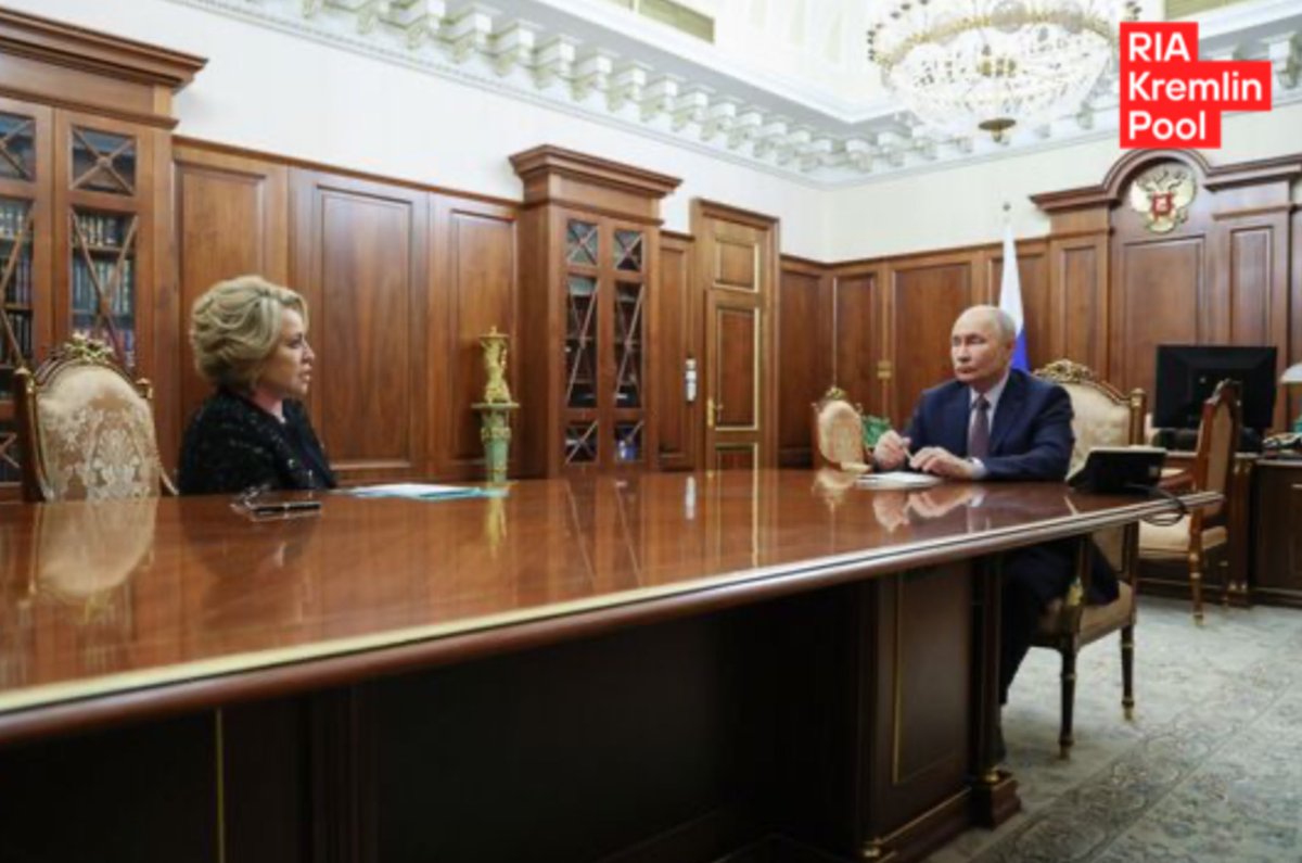Kremlinpool_RIA's tweet image. ❗️Путин в пятницу встретится с председателем Совфеда Валентиной Матвиенко. 

Также запланировано совещание с постоянными членами Совбеза