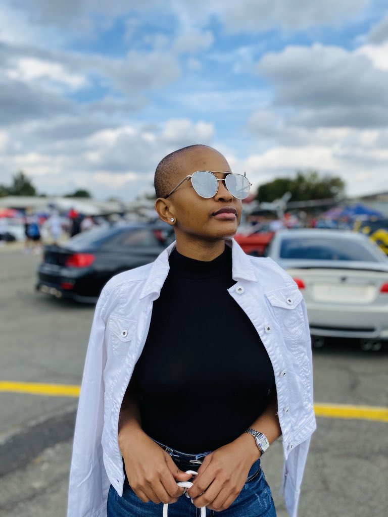 DiphiriBen10's tweet image. Dear @PedrosChicken
I request table for 2 with this lady.
A ke SA kgona😭😭
@_bello_k