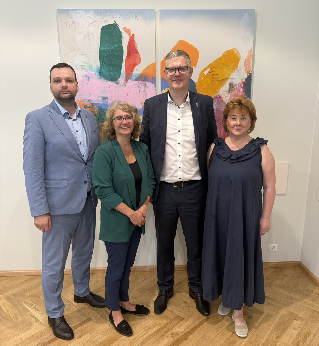 Šodien tikos ar 🇱🇻 <a href="/RigasDome/">Rīga</a> priekšsēdētāja vietnieku <a href="/VilnisKirsis/">Vilnis Ķirsis</a> un Rīgas valstspilsētas pašvaldības sociālās politikas veidotājiem, lai pārrunātu nozares aktualitātes galvaspilsētā par ⬇️
- ārpusģimenes aprūpi;
- demento personu pakalpojumiem;
- infrastruktūras pielāgošanu