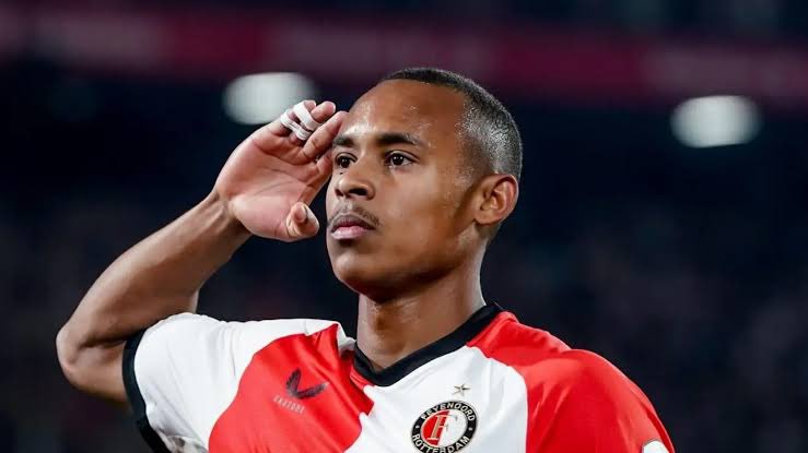 Anthony Joseph (@anthonyrjoseph) on Twitter photo UPDATE: Leeds United have made a bid in excess of ยฃ26m for Feyenoord winger Igor Paixao.
#LUFC have been biding their time as Marseille attempted to do a ยฃ26m deal with #Feyenoord.
#OM struggling to agree deal. Leeds bid similar but with more add-ons.
(w/<a href="/ZinnyBoswell/">Zinny Boswell</a>) UPDATE: Leeds United have made a bid in excess of ยฃ26m for Feyenoord winger Igor Paixao.
#LUFC have been biding their time as Marseille attempted to do a ยฃ26m deal with #Feyenoord.
#OM struggling to agree deal. Leeds bid similar but with more add-ons.
(w/<a href="/ZinnyBoswell/">Zinny Boswell</a>)