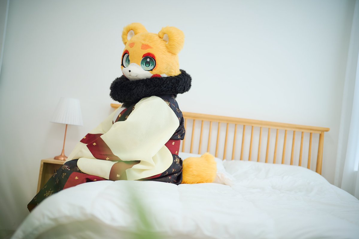 힘들어용..~.~

📸 : <a href="/mano_4171/">Mano</a> 

#FursuitFriday