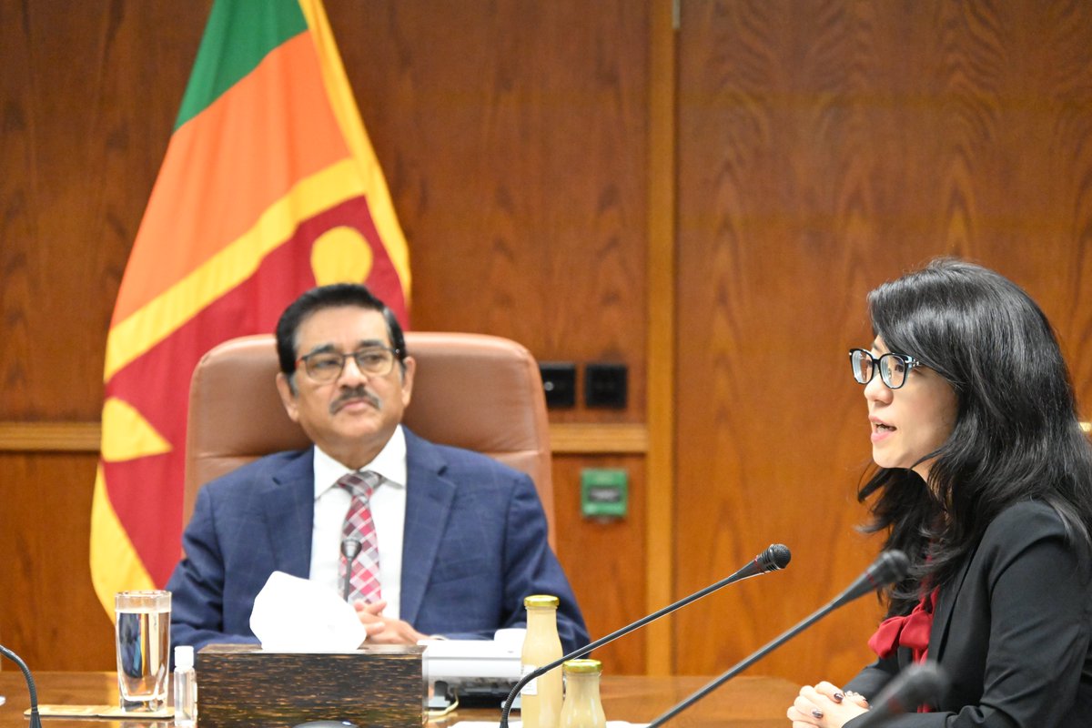 UNDPSriLanka's tweet image. In collaboration with the Finance Houses Association (FHA), @UNDP #lka, handed over a study report on the leasing industry in Sri Lanka to the Central Bank of Sri Lanka @CBSL.

The meeting was chaired by the Hon. Dr. P. Nandalal Weerasinghe, Governor of the Central Bank and Ms.…