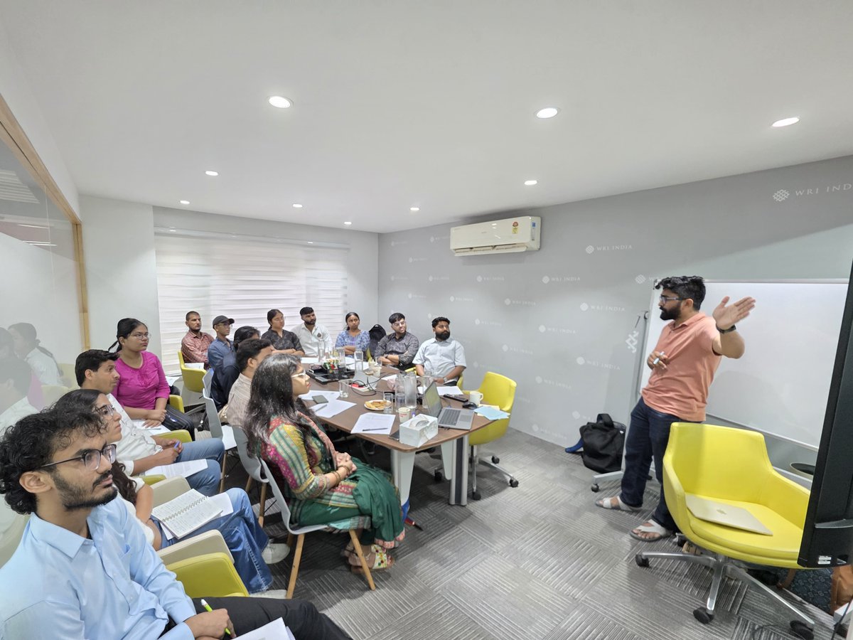 Prajafoundation's tweet image. On 23.07.25, the Praja Foundation team in Delhi visited the WRI India office for a capacity-building session focused on key urban issues. The session covered critical aspects of road safety standards, road geometry design, and the ongoing air pollution challenges faced by Delhi.