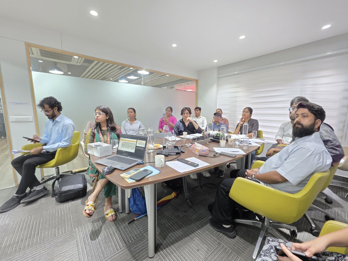 Prajafoundation's tweet image. On 23.07.25, the Praja Foundation team in Delhi visited the WRI India office for a capacity-building session focused on key urban issues. The session covered critical aspects of road safety standards, road geometry design, and the ongoing air pollution challenges faced by Delhi.