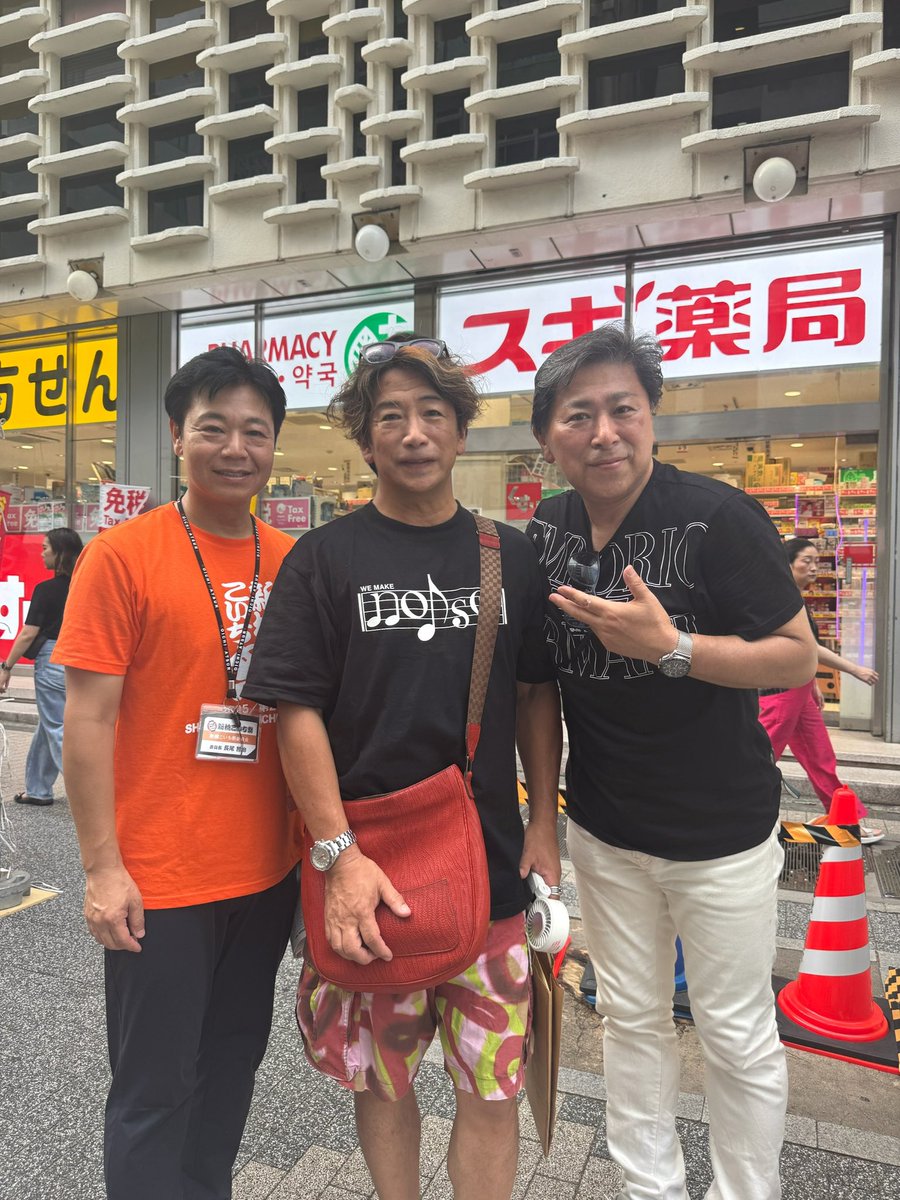 新橋に来たら新橋こいち祭がやってた。
そこで来月のFlower's YELLのゲスト KAKKYが似顔絵イベントをやってた。。
ホルモン野菜炒めとカボスサワーが美味かった。。
#似顔絵 #新橋こいち祭 #kakky