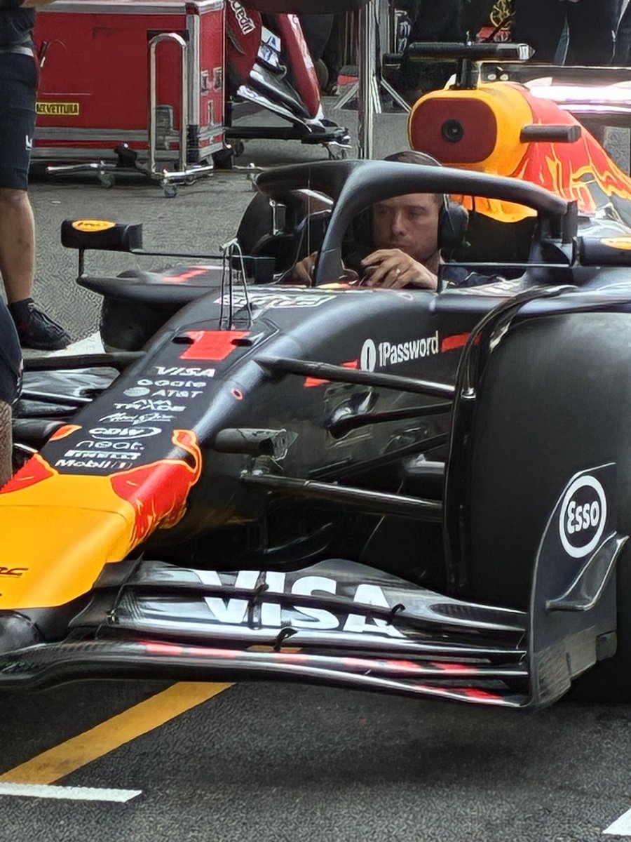 En Red Bull han traído un alerón delantero muy... original 👀