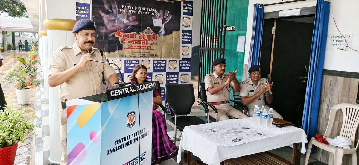 Umaria_SP's tweet image. "नशे से दूरी,है जरूरी" अभियान के तहत अति. पुलिस अधीक्षक उमरिया श्री सीताराम की उपस्थिति में सेंट्रल अकेडमी स्कूल उमरिया में नशा मुक्ति जागरूकता कार्यक्रम का आयोजन #नशे_से_दूरी_है_जरूरी
#SayNoToDrugs
#nashamuktmp
@DGP_MP
@ianuragIPS
@MPPoliceDeptt
@mohdept