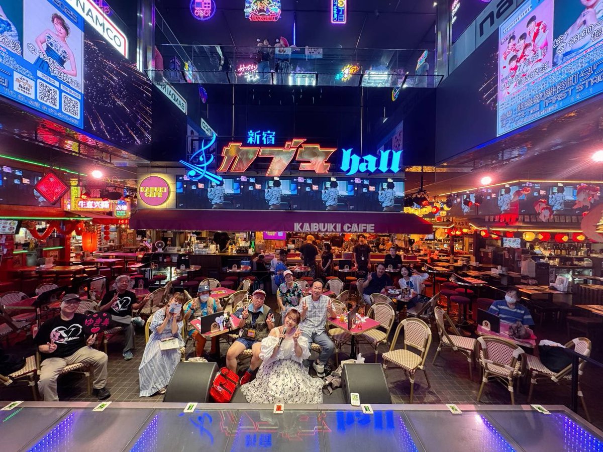 こんばんは⭐️

本日は東急歌舞伎町タワー 
2F カブキhall「FIRST STAGE」にて
新曲『みれんの花』のリリースキャンペーンでした💿

この会場での歌唱は2回目でしたが、なんとも異世界空間で歌ってるような幻想的な会場です🌟

本日も ＃YUKIMI組