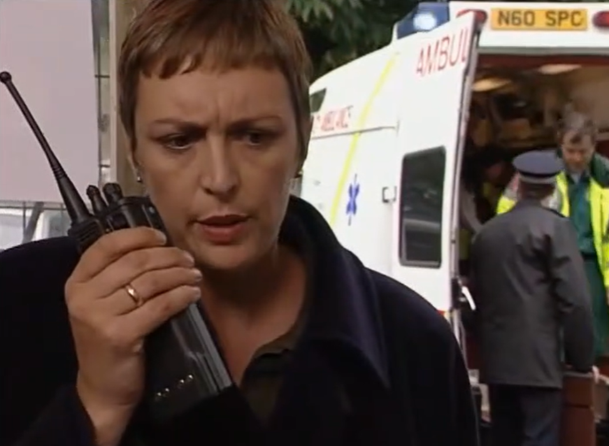 Good morning all, today we are recommending a cracking episode of #thebill written by Chris Ould called 'Tommy the Hero' from series 13.  In this episode, WDC Liz Rawton searches for two violent robbers.