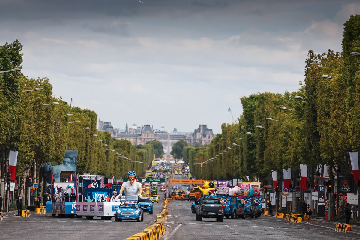 La Caravane du Tour (@caravanedutour) on Twitter photo C’est la fin de ce #TDF2025 ! 🥹
Merci pour ces moments avec vous et merci à nos géniaux caravaniers ! 🥰👏
#LaCaravane
📸 : A.S.O / <a href="/AurelienV_Photo/">Aurélien Vialatte</a> C’est la fin de ce #TDF2025 ! 🥹
Merci pour ces moments avec vous et merci à nos géniaux caravaniers ! 🥰👏
#LaCaravane
📸 : A.S.O / <a href="/AurelienV_Photo/">Aurélien Vialatte</a>