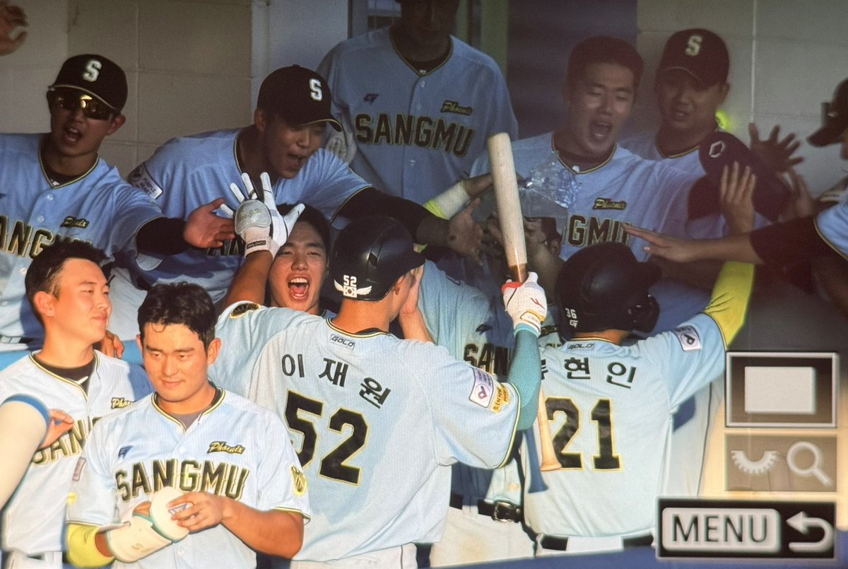 1999O717's tweet image. 내가이무더위에쓰러지지않은이유
이재원시원하게담장넘겨서라고?