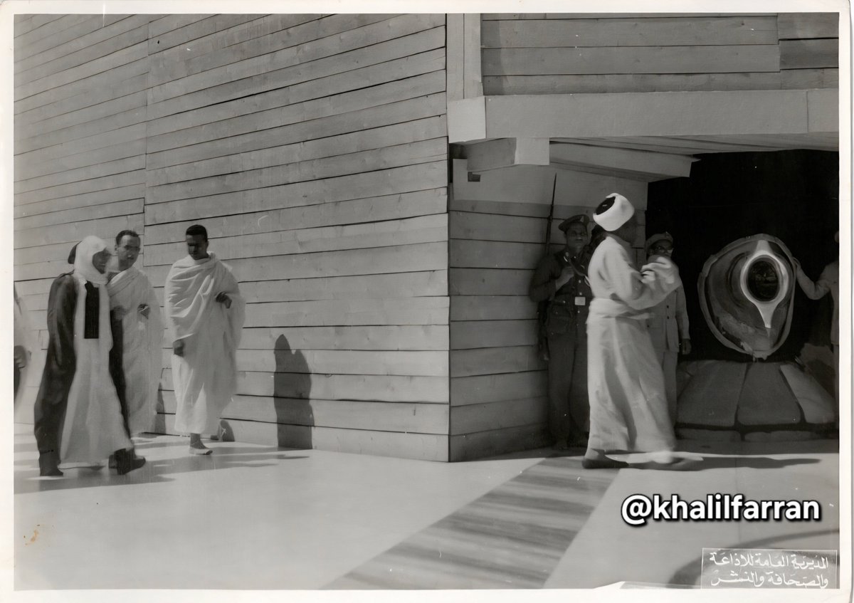 khalilfarran's tweet image. من نوادر الصور ..
شهدت #الكعبة_المشرفة ترميمًا في عهد #الملك_سعود_بن_عبد_العزيز_آل_سعود رحمه الله ، وكان ذلك ضمن التوسعة السعودية الأولى ل #المسجد_الحرام حيث بدأت أعمال التوسعة بشكل عام في منتصف السبعينيات الهجرية .