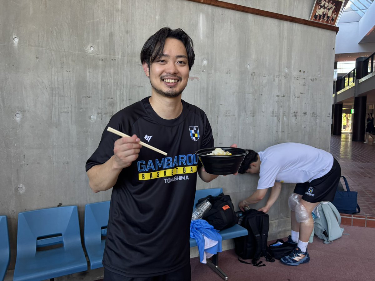 GAMBAROUS's tweet image. 本日の練習後、#うどん食堂あさひ さんより、うどんの差し入れをいただきました!
暑い夏にうれしいぶっかけうどん🎐
選手・スタッフ一同完食しました😋
ありがとうございました!
#徳島ガンバロウズ
#GAMBAROUS