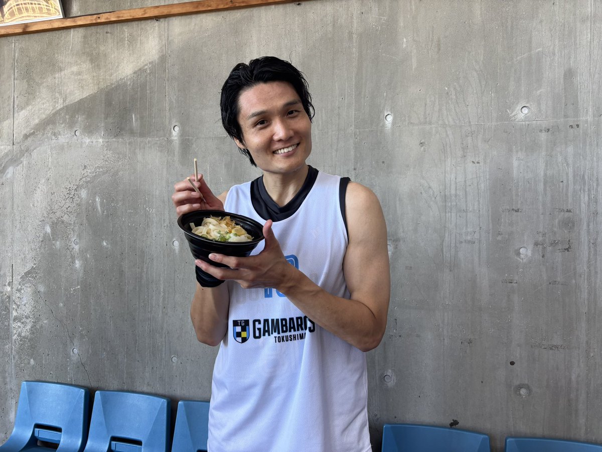 GAMBAROUS's tweet image. 本日の練習後、#うどん食堂あさひ さんより、うどんの差し入れをいただきました!
暑い夏にうれしいぶっかけうどん🎐
選手・スタッフ一同完食しました😋
ありがとうございました!
#徳島ガンバロウズ
#GAMBAROUS