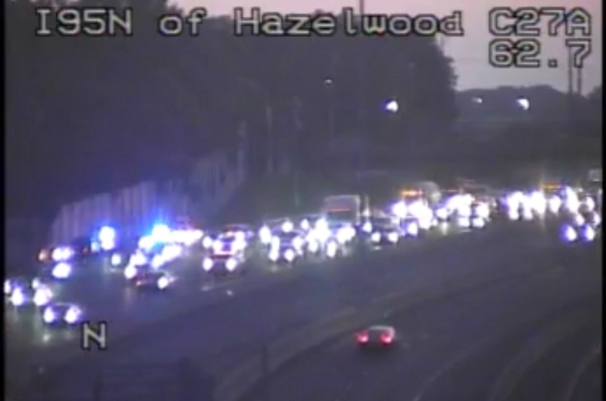 TonyWBALTraffic's tweet image. Crash on I-95 SB just past the NE corner of the beltway blocks two right lanes. Delays start from just after White Marsh Blvd @wbalradio @98Rock #wbaltraffic #mdtraffic #Rossville