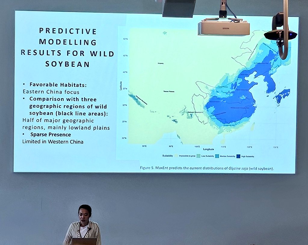 DrJenniferBates's tweet image. Global plant domestication session has a couple of papers before lunch at #IWGP2025 in #Groningen. Soybeans in China and enset in Ethiopia are the foci, and how we resolve their origins and spread. #archaeobotany #archaeology #archaeologicalscience