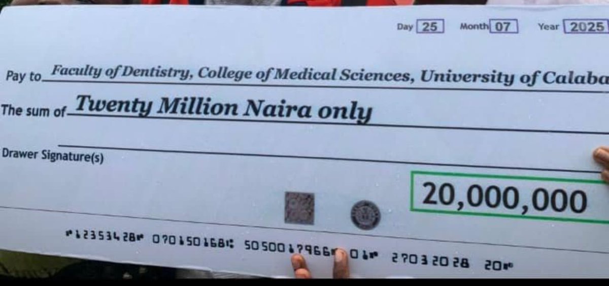 Onacious1's tweet photo. HE @PeterObi donates 20 million naira to aid resolution of crisis in the faculty of Dentistry, University of Calabar. Thank you for coming to our aid sir! 🙏🏽🙏🏽🙏🏽

#SurvivingDentistryInUNICAL 
#SaveDentalStudentOfUnical
#NOSIGNOFWEAKNESS 
#ItIsNotOurFault
#DoTheRightThingUnical https://t.co/x6HbodbW3A