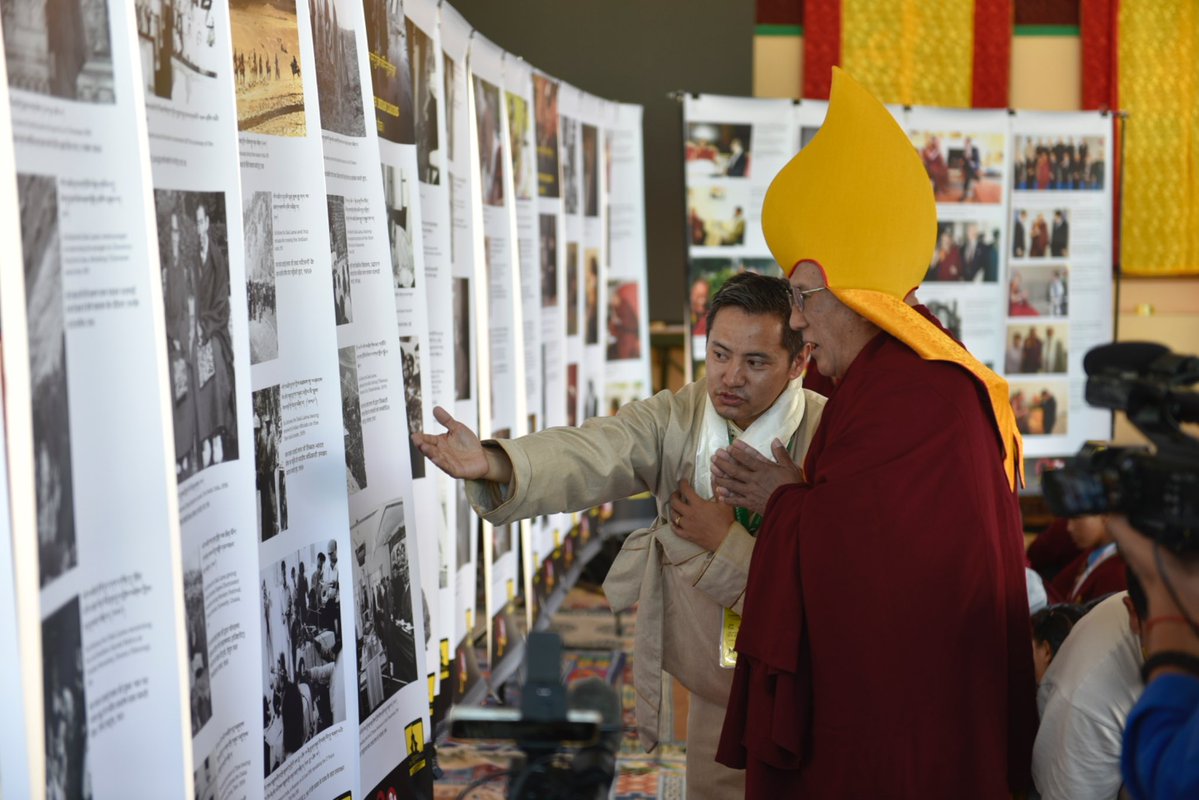 tibetdotcom's tweet image. 藏人行政中央外交與部下屬西藏博物館於 7 月 24 日在印度中央直轄區拉達克藏斯卡地區的喀夏行宮前舉辦了巡迴展覽,藏傳佛教格魯派夏巴曲傑仁波切親臨活動並為展覽揭幕。…