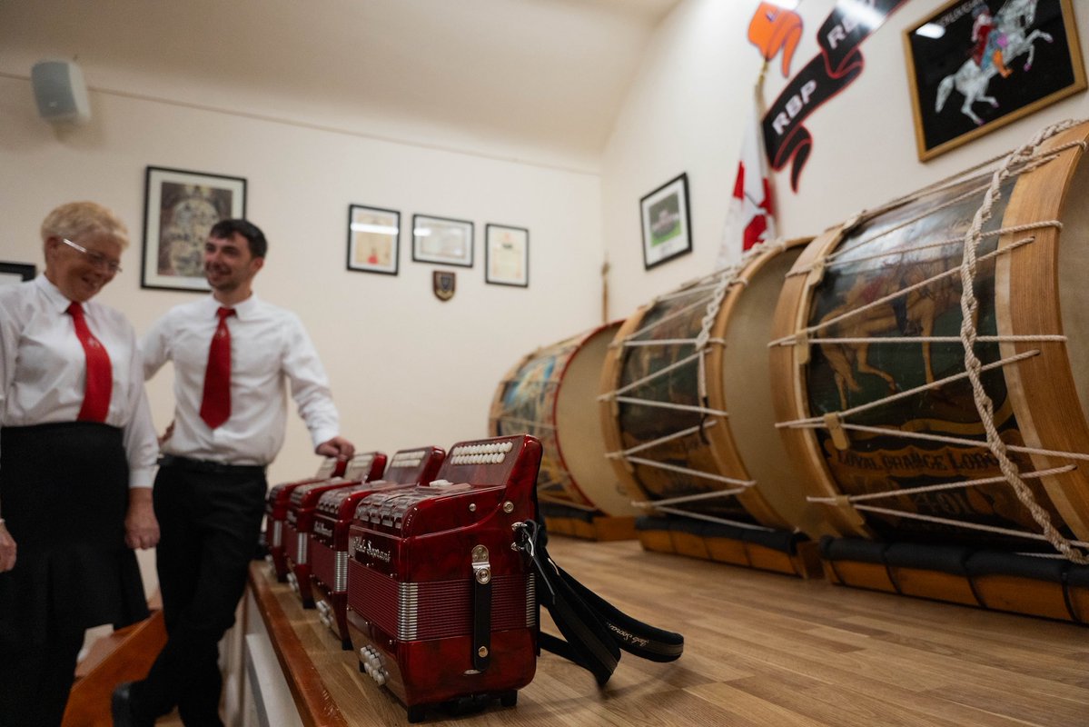 CommunitiesNI's tweet image. Minister @GordonLyons1 recently met with Knockloughrim Accordion Band - recipients of the @ArtsCouncilNI’s 2024/25 Musical Instruments for Bands Programmme. 🪗

The Minister saw the band’s newly purchased accordions in action and heard how the funding is supporting young people…