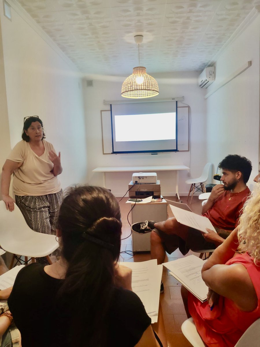 calcsicova's tweet image. 📚Ahir la nostra coordinadora, María Jesús, va participar en el curs de voluntariat d’@AvacosH amb la xerrada "Ús del llenguatge i estigma en relació amb el #VIH"
#Formació #Sensibilització #EntitatsCALCSICOVA
