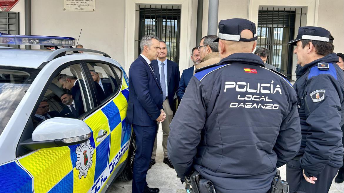 CarlosNovilloPi's tweet image. Más de 4 millones para dotar a nuestras Policías Locales de los mejores medios materiales.
Dentro de la Estrategia de Seguridad Integral autonómica #ESICAM179 apoyamos a los ayuntamientos para la adquisición de vehículos, drones,
dispositivos de detección de drogas, chalecos…