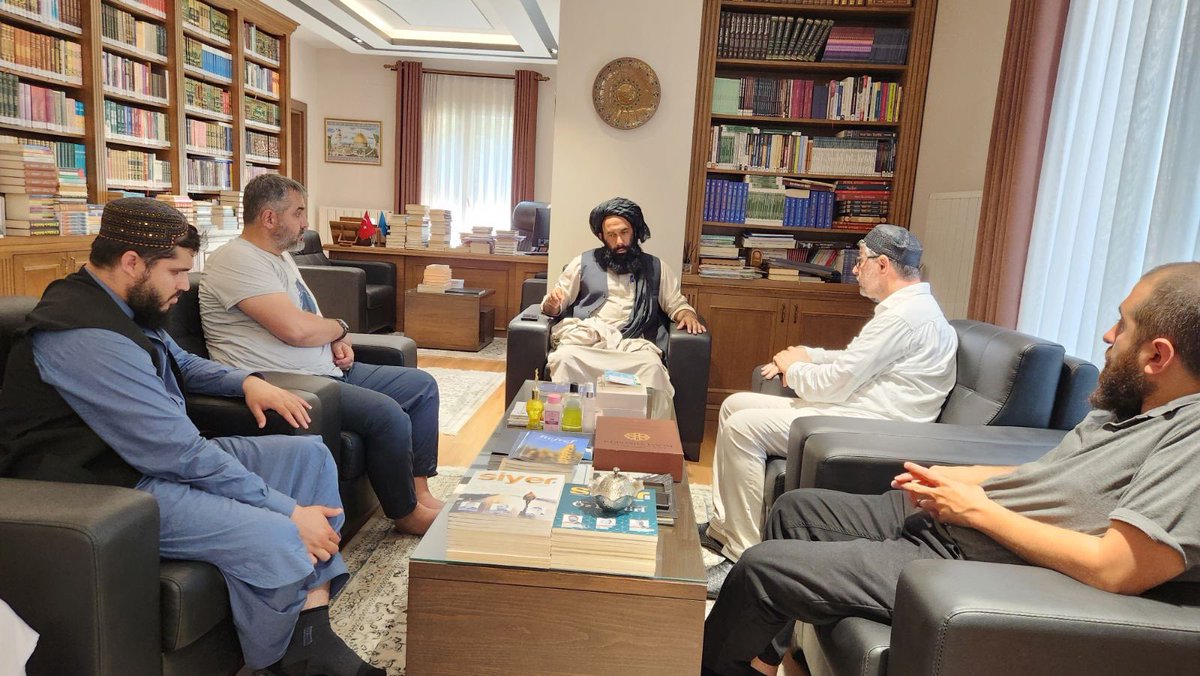 m_eminyildirim's tweet image. Afganistan’dan misafirlerimiz vardı. Ömrü cihad meydanlarında ve rahle başlarında geçen Mevlana Muhammed Salim Saad bize Afganıstan’ın dününü, bugününü ve yarınını anlattı. Allah (cc) Afganistan İslâm emirliğini muhafaza etsin ve selâmetler ihsan eylesin.