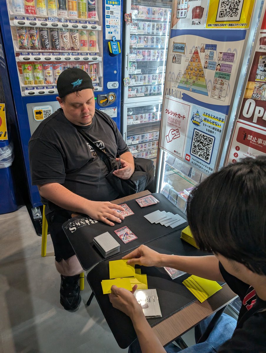 toreca_binks's tweet photo. US Top player @Impact_onfire is playing in our shop right now 🔥
Our staff match with him in instant duel booth🎶
Thank you for visiting our shop and hope you enjoy traveling in Japan 🗾
#OPTG
#TCGbinks https://t.co/WvDVn6J7Vm