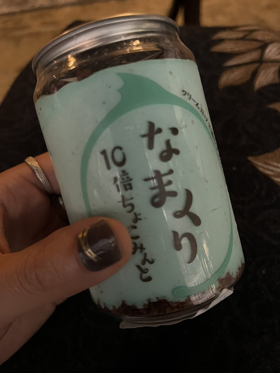 tsukit9101's tweet image. 歌舞伎町の自販機でなまくり缶買ってしまった🥫
生クリーム大好きな自分にとっては夢のような食べ物。
スポンジなし生クリーム100%ならなおいいけどそれはさすがに需要がないか😂
1缶にホールケーキ1個分の生クリームが入っているそうで、デブ活が捗る🐖
運動した日か稼げた日のご褒美にしよう…