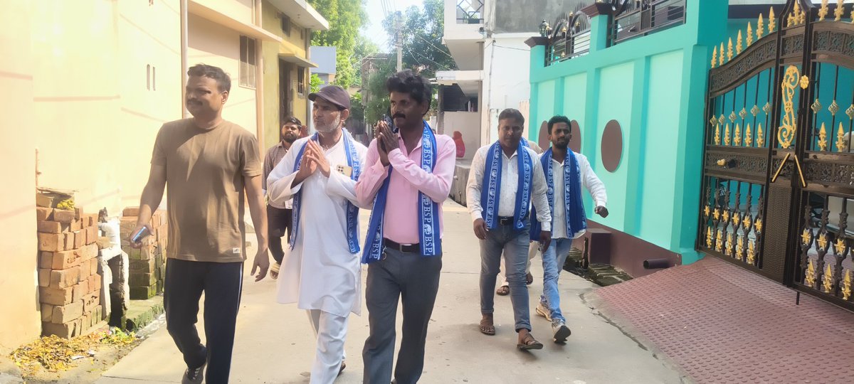 मॉर्निंग वॉक फ़ॉर BSP ,,,
बहुजन समाज पार्टी के तत्वावधान में सेक्टर व बूथ गठन कार्यक्रम के क्रम में आज 25/07/2025 को मानबेला में जनसंपर्क कर बसपा सरकार द्वारा किए गए कार्यों को बताने का काम किया जा रहा है,,, <a href="/Mayawati/">Mayawati</a> <a href="/Vishalbhartibsp/">Vishal Raja وشال بھارتی 🐘</a> <a href="/AnandAkash_BSP/">Akash Anand</a> <a href="/bspindia/">Bahujan Samaj Party</a>