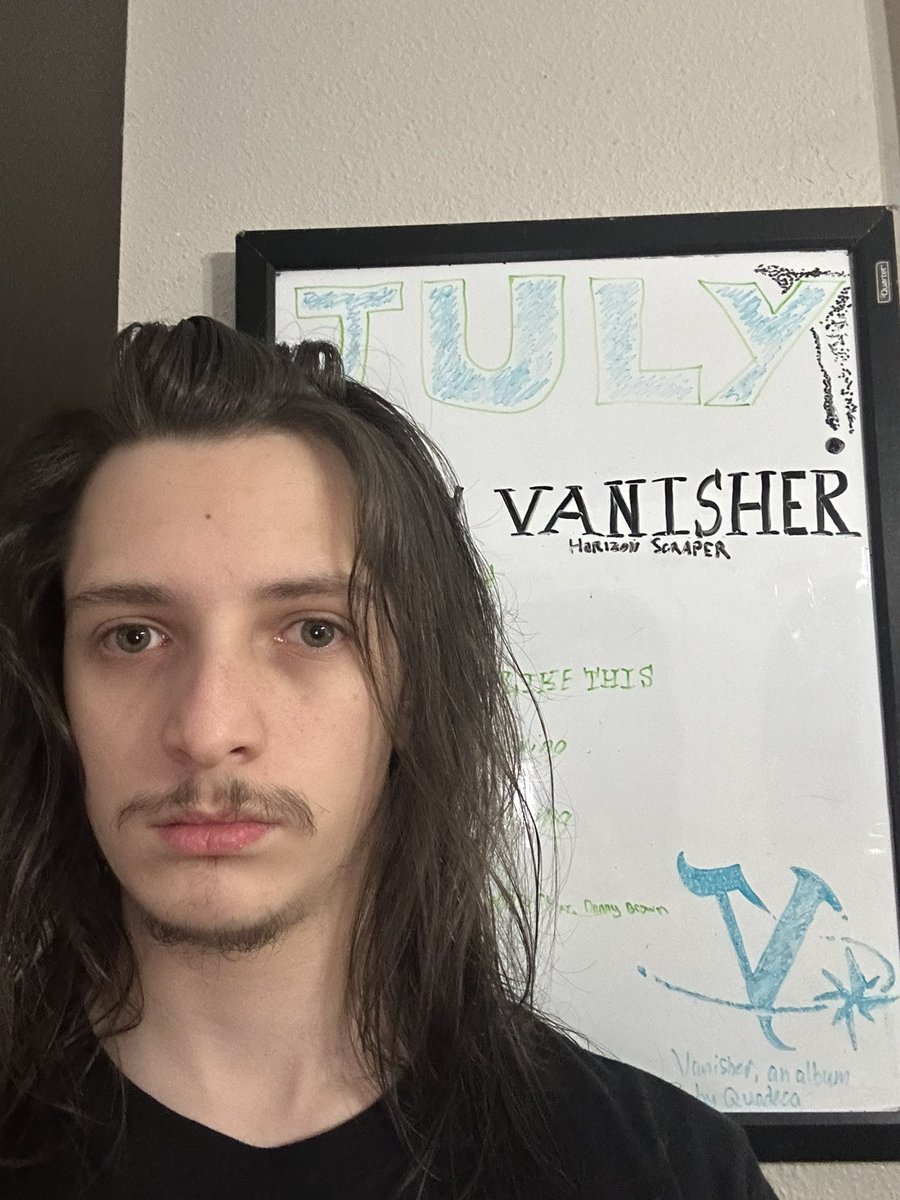 AtATimeLkeThis's tweet image. yes lfg guys we made it! Vanisher is here!
and over there...
I can see it on both sides of the room...